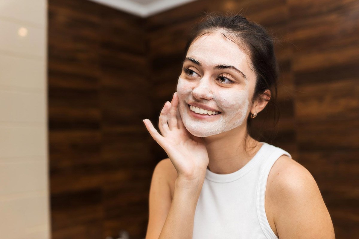 applying-a-face-mask
